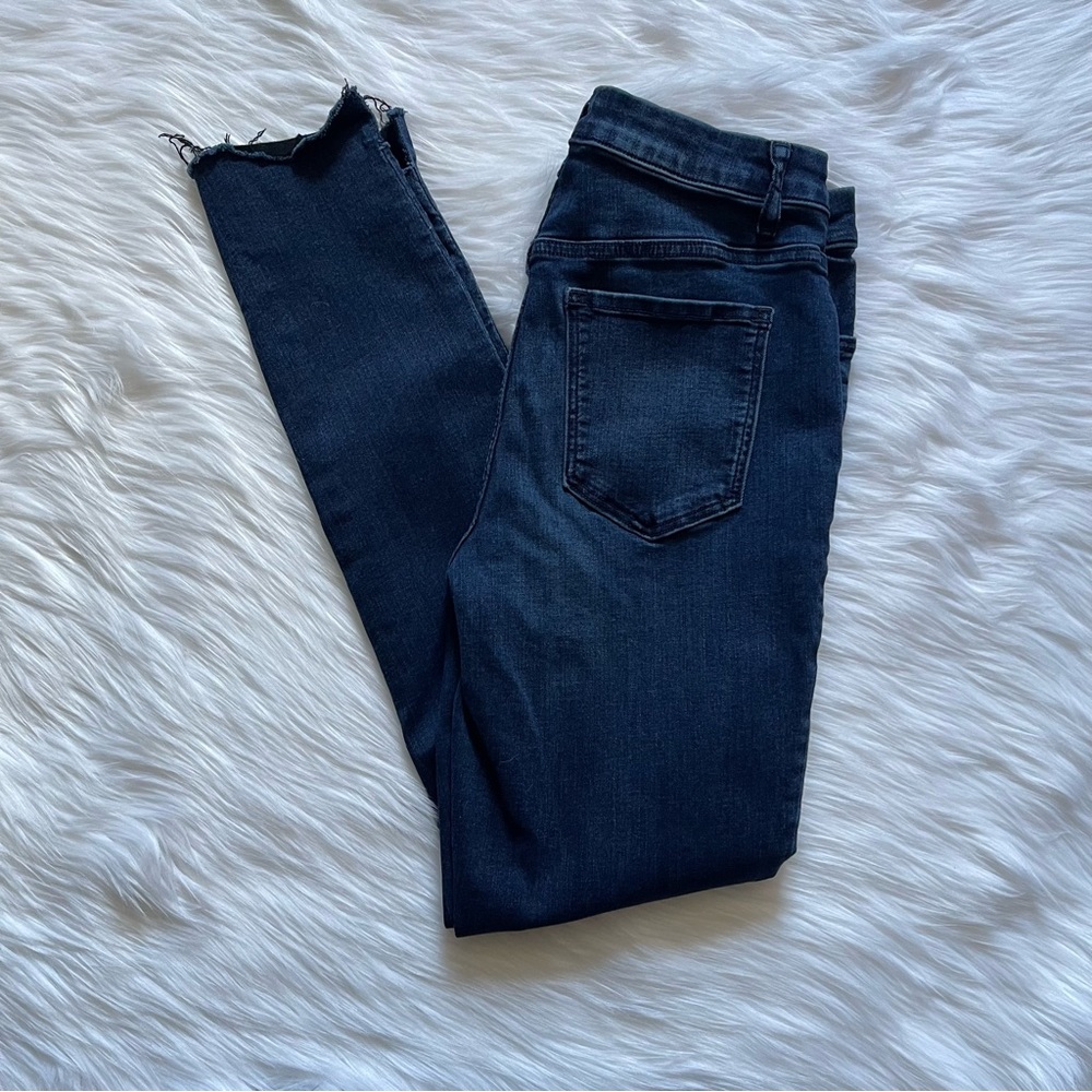 💙💙SIMPLY VERA VERA WANG DENIM SKINNY JEANS WITH A RAW EDGE
